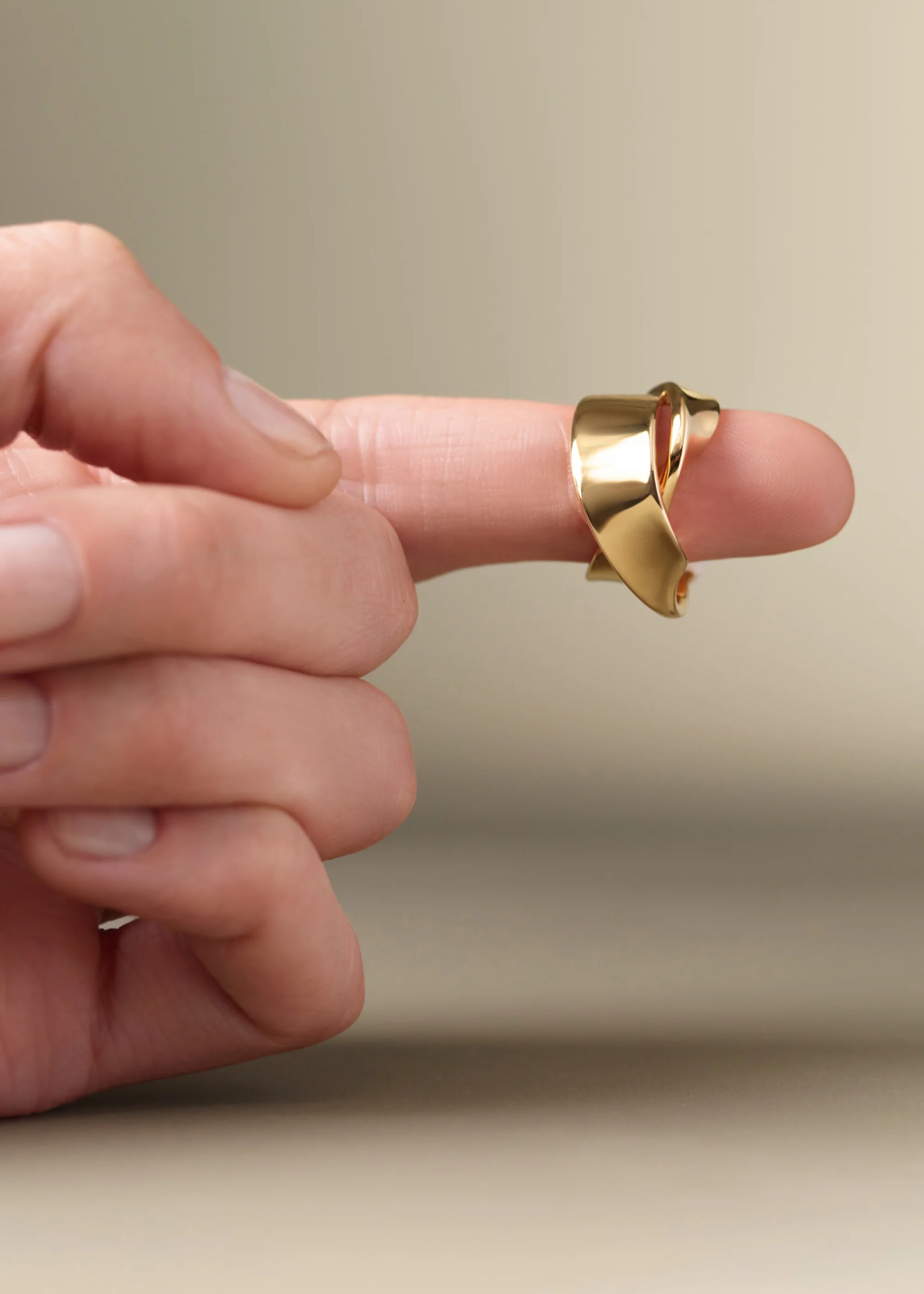 Éole Curled Ring - Gold in 24-carat gold gilding - Image 3